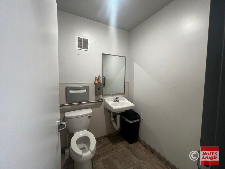 7310 W Colfax Ave, Lakewood, CO à louer - Photo de l’immeuble – Image 3 sur 15