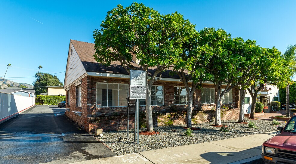 2028 Lake Ave, Altadena, CA à vendre - Photo de l’immeuble – Image 2 sur 46