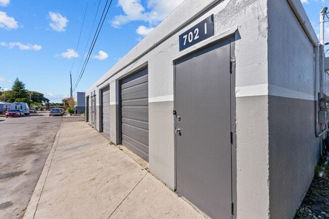 Plus de détails pour 1318-1322 S J St, Lake Worth, FL - Industriel/Logistique à louer