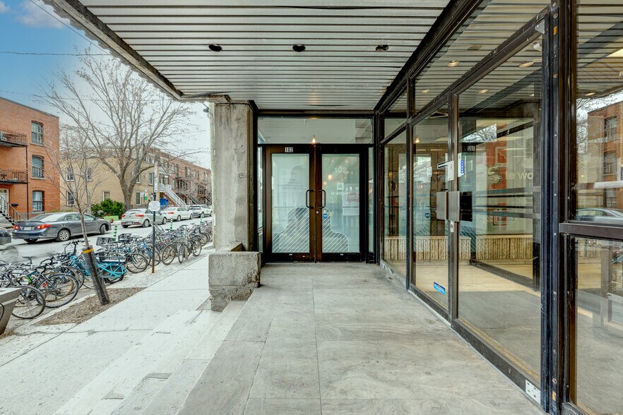 5333-5335 Av Casgrain, Montréal, QC à louer - Photo de l’immeuble – Image 3 sur 3