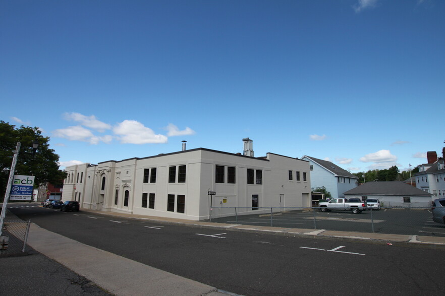 75 Main St, Ware, MA à vendre - Photo de l’immeuble – Image 2 sur 4
