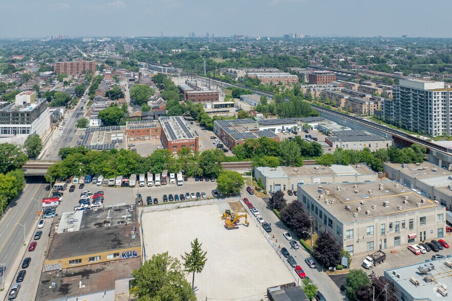 1 Wiltshire Ave, Toronto, ON à louer - Aérien – Image 2 sur 2