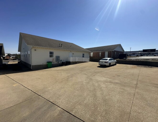 715 Maple Valley Dr, Farmington, MO à louer - Photo de l’immeuble – Image 3 sur 3