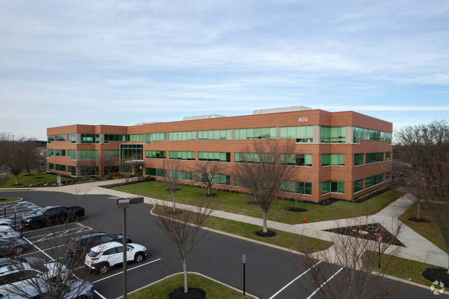 800 Township Line Rd, Yardley, PA à louer - Photo de l’immeuble – Image 3 sur 5