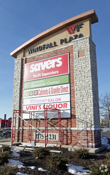 1175-1231 N Gary Ave, Carol Stream, IL à louer - Photo de l’immeuble – Image 2 sur 11