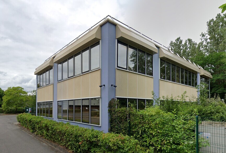 Bureau dans Saint-Thibault-des-Vignes à louer - Photo principale – Image 1 sur 1