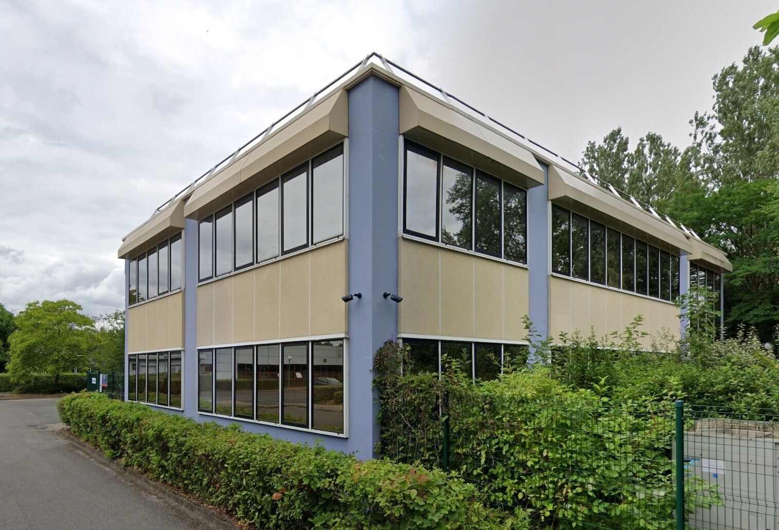 Bureau dans Saint-Thibault-des-Vignes à louer Photo principale– Image 1 sur 2