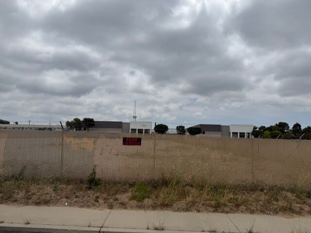 2320 Latigo Ave, Oxnard, CA à vendre - Photo de l’immeuble – Image 1 sur 7