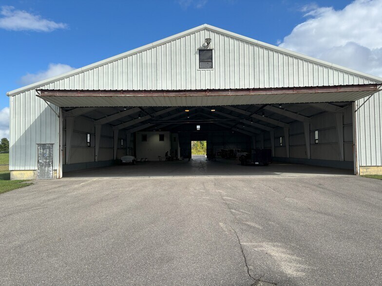 131 Ash Dr, Kimball Township, MI à louer - Photo de l’immeuble – Image 2 sur 19