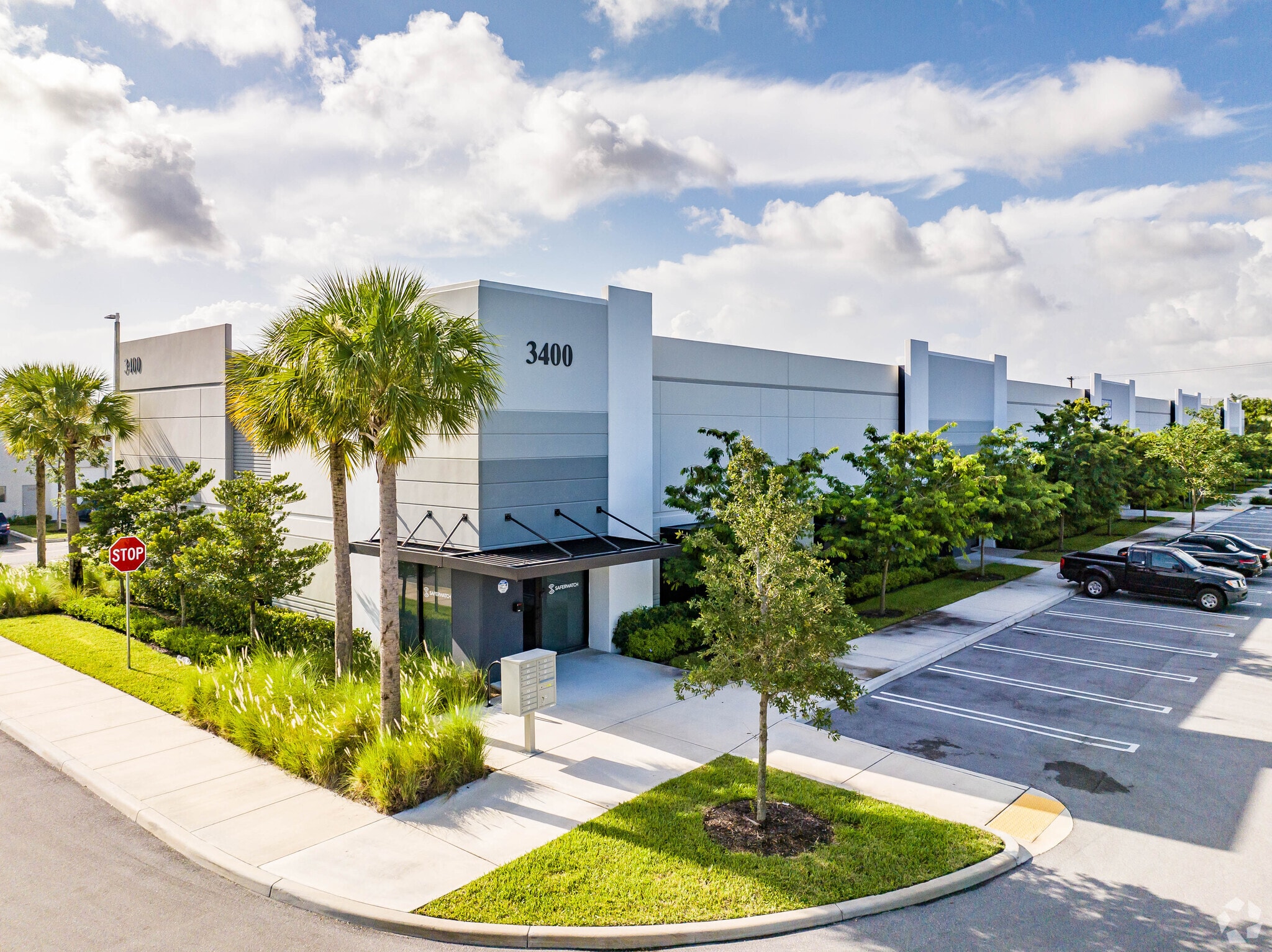 3420 NW 27th Ave, Pompano Beach, FL à louer Photo principale– Image 1 sur 15