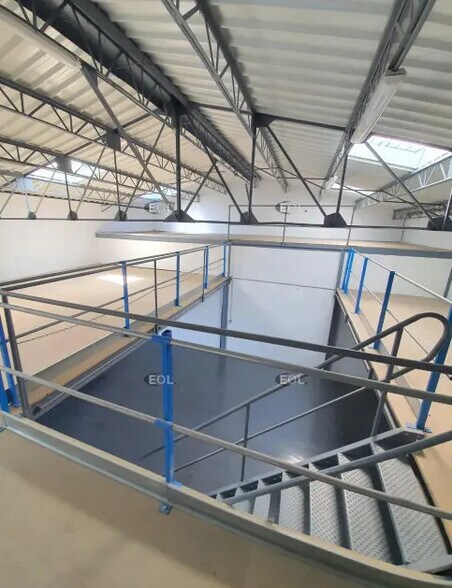 Local d’activités dans Coulommiers à louer - Photo de l’immeuble – Image 2 sur 3