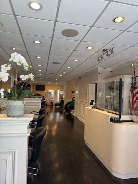 123 Wolfs Ln, Pelham, NY à vendre - Photo intérieure – Image 2 sur 7