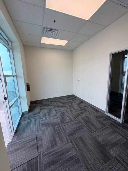 1385 Pama Ln, Las Vegas, NV à louer - Photo de l’immeuble – Image 2 sur 20