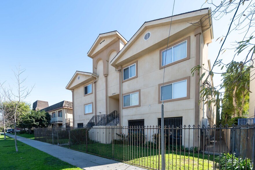 13430 Victory Blvd, Van Nuys, CA à vendre - Photo de l’immeuble – Image 3 sur 30