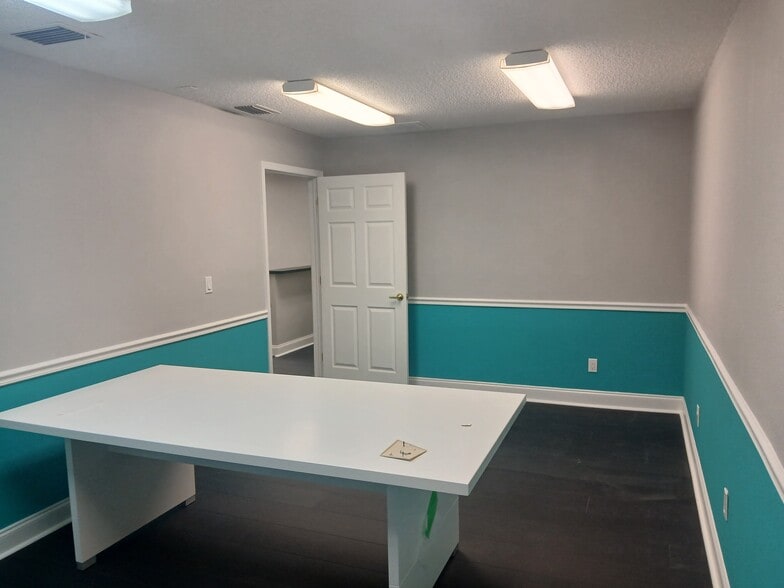 5290 Seminole Blvd, Saint Petersburg, FL à vendre - Photo intérieure – Image 3 sur 37