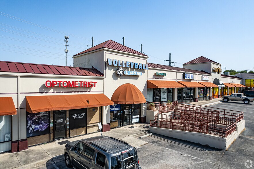 2267 NW Military Hwy, San Antonio, TX à louer - Photo de l’immeuble – Image 3 sur 7