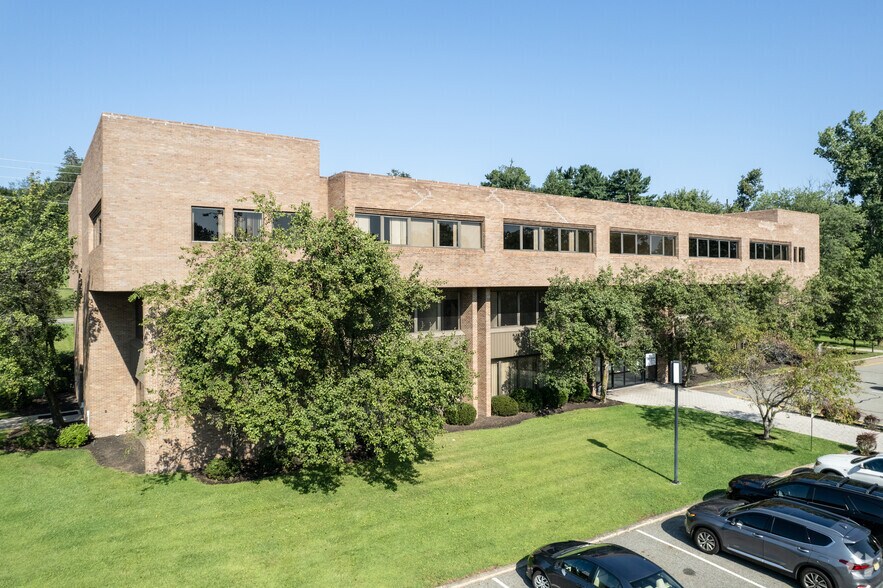 690 Kinderkamack Rd, Oradell, NJ à louer - Photo principale – Image 2 sur 12