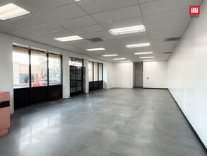 9050-9070 Van Nuys Blvd, Panorama City, CA à louer Photo intérieure– Image 1 sur 2