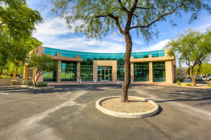 16605 N 28th Ave, Phoenix, AZ à louer - Photo de l’immeuble – Image 2 sur 9