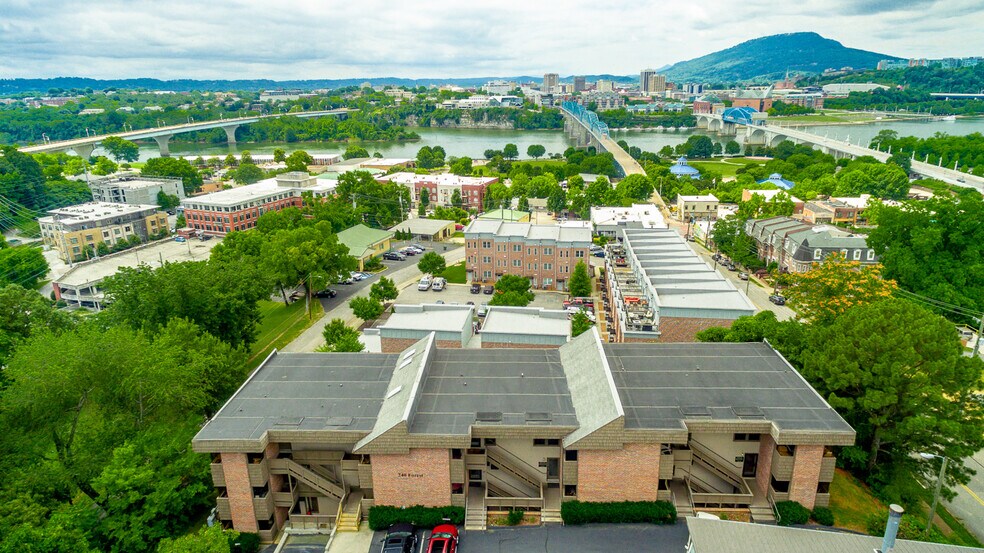 240 Forest Ave, Chattanooga, TN à vendre - Photo de l’immeuble – Image 2 sur 3