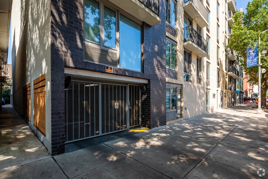 2128 Ocean Ave, Brooklyn, NY à louer - Photo de l’immeuble – Image 2 sur 25