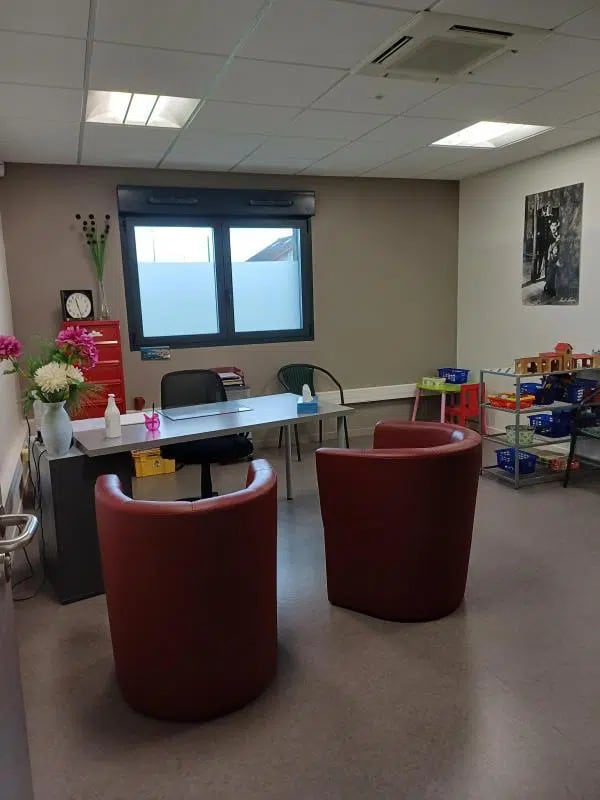 Plus de détails pour 2 Rue Geneviève Anthonioz De Gaulle, Saint-Vallier - Bureau à louer