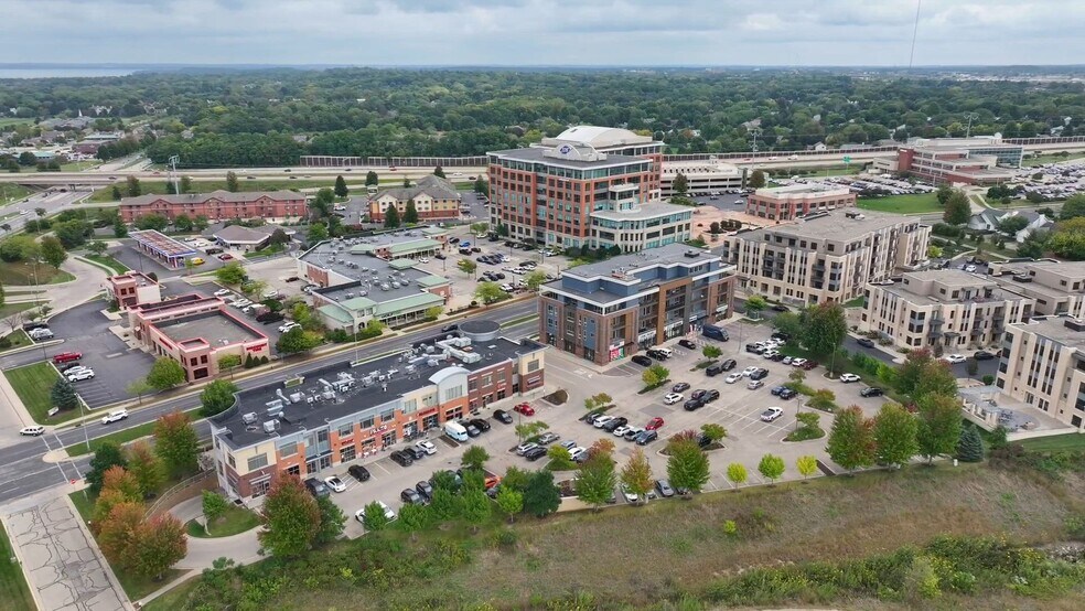 610 Junction Rd, Madison, WI à vendre - Vidéo sur l’annonce professionnelle – Image 2 sur 80