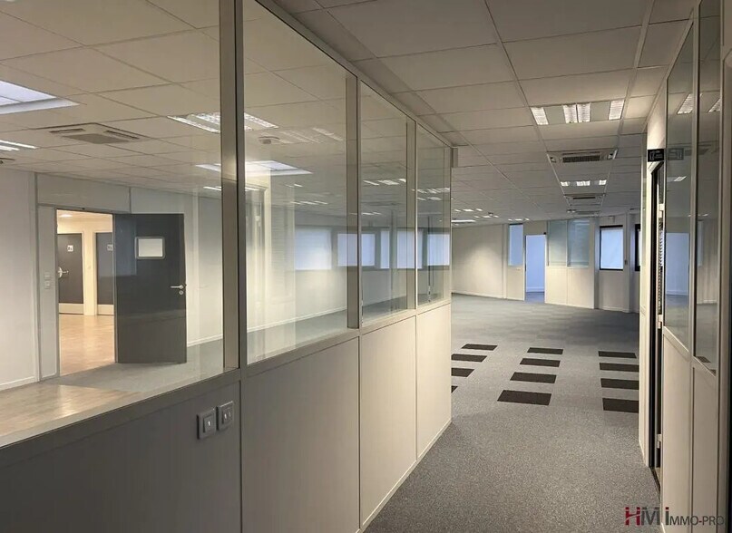 Bureau dans Mont-Saint-Aignan à louer - Photo de l’immeuble – Image 2 sur 5