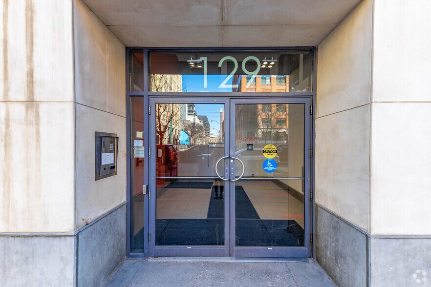 129 Spadina Ave, Toronto, ON à louer - Photo de l’immeuble – Image 2 sur 6