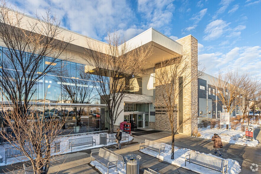 501 Bethel Dr, Sherwood Park, AB à louer - Photo principale – Image 1 sur 5