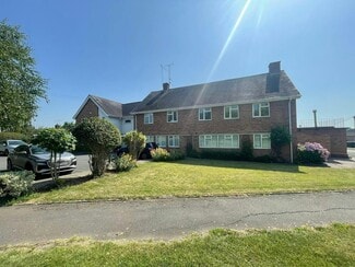 Plus de détails pour 48 Station Rd, Pershore - Santé à vendre
