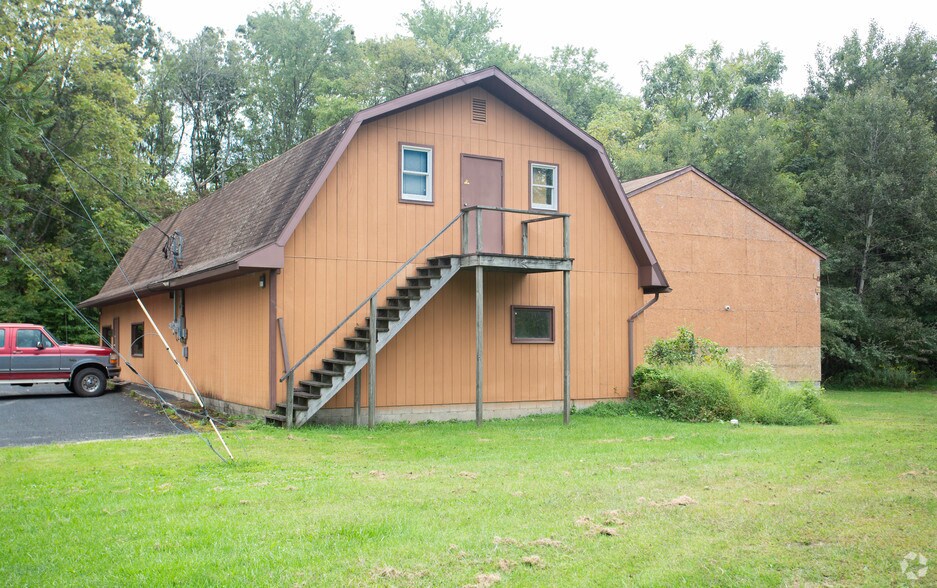 210 Independence Rd, East Stroudsburg, PA à vendre - Photo principale – Image 2 sur 3
