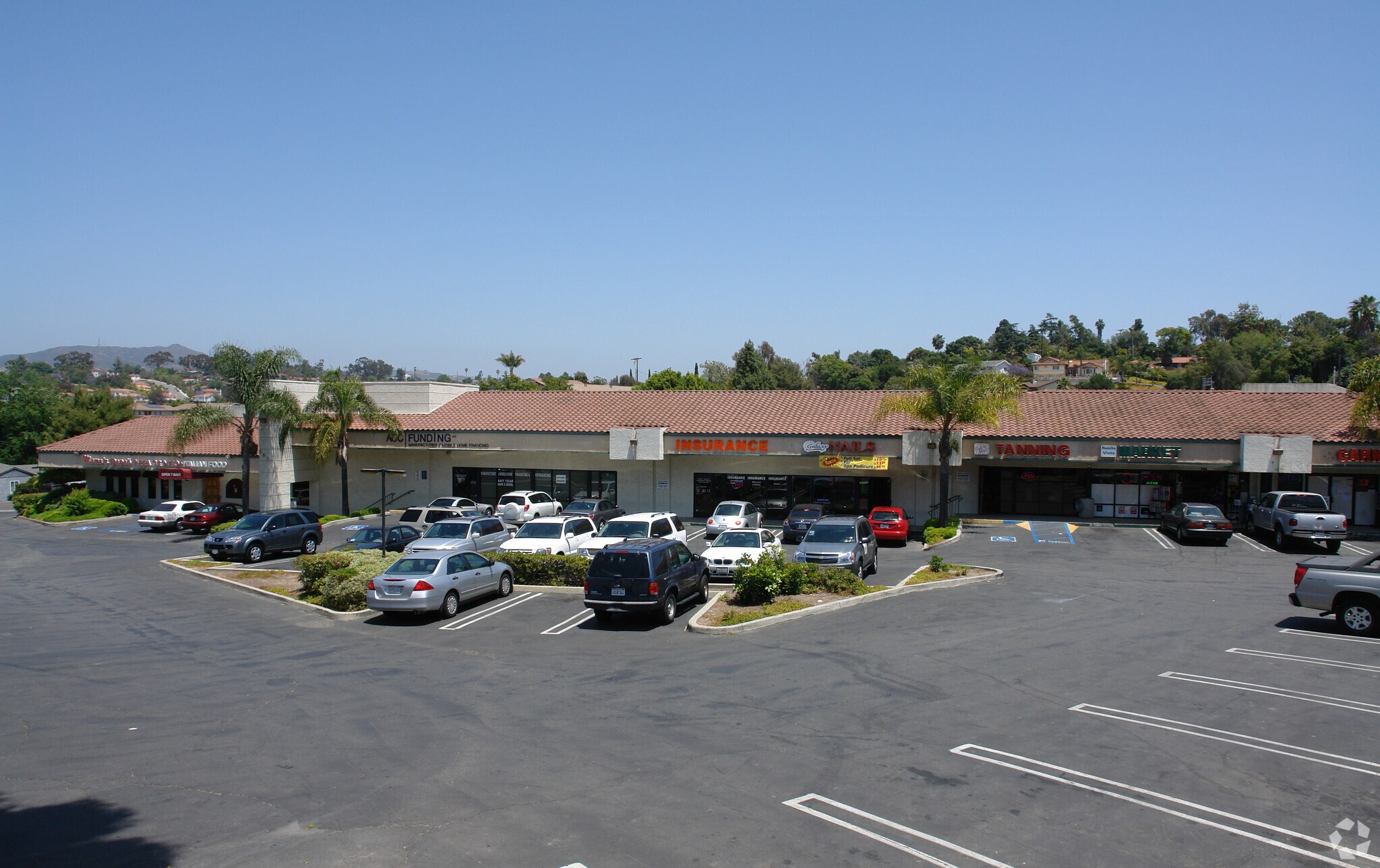 988 Civic Center Dr, Vista, CA à louer Photo principale– Image 1 sur 7