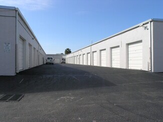 Plus de détails pour 4500-4560 N Dixie Hwy, Oakland Park, FL - Industriel/Logistique à louer