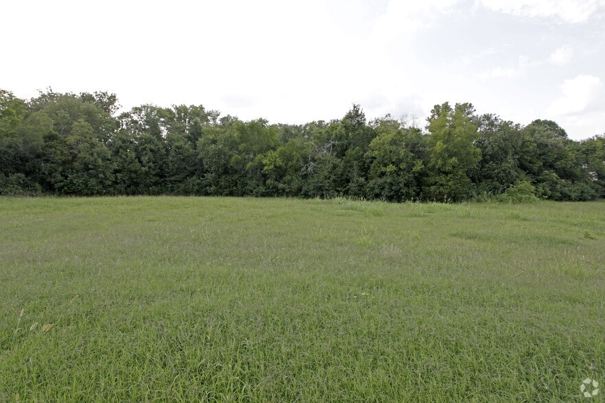 1204 & 1210 Longleaf Drive | 1.88 Acres portefeuille de 2 biens à vendre sur LoopNet.fr - Photo de l’immeuble – Image 1 sur 3