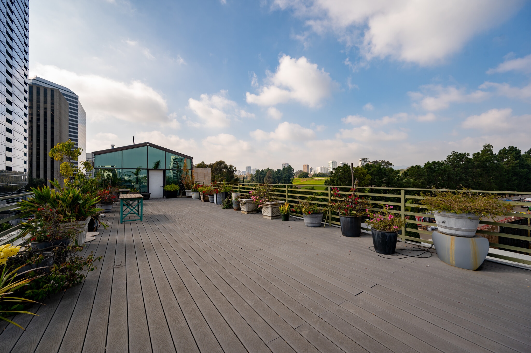 9975 Santa Monica Blvd, Beverly Hills, CA à louer Photo intérieure– Image 1 sur 5