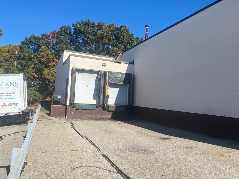 33 Plan Way, Warwick, RI à louer - Photo de l’immeuble – Image 2 sur 6