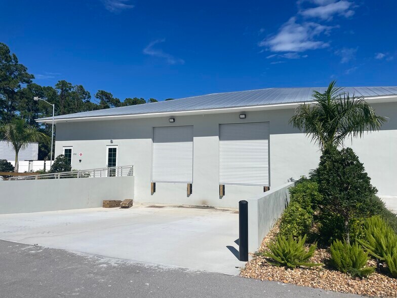 3700 9th St SW, Vero Beach, FL à louer - Photo de l’immeuble – Image 3 sur 14