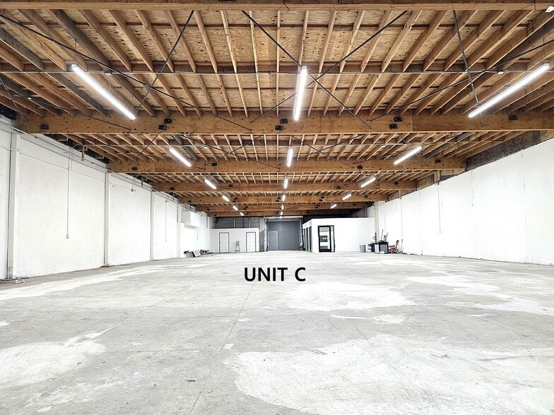 2225 W Pico Blvd, Los Angeles, CA à louer - Photo de l’immeuble – Image 1 sur 12