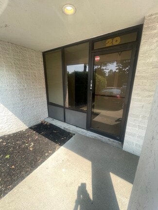 Plus de détails pour 22 Old Dock Rd, Yaphank, NY - Bureau à louer