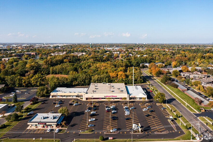875-901 E Geneva Rd, Carol Stream, IL à louer - Aérien – Image 2 sur 2