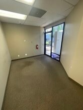 1575 W University Dr, Tempe, AZ à louer Photo intérieure– Image 2 sur 9