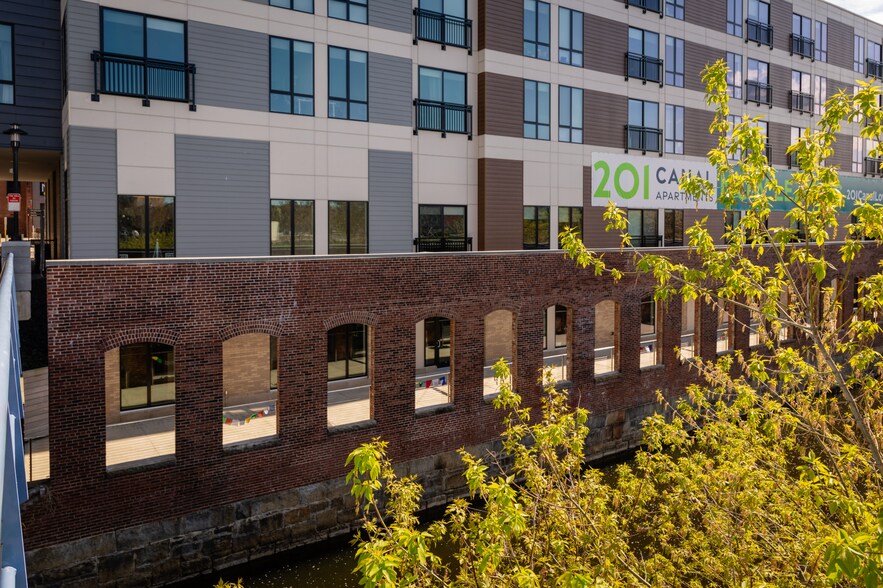 201 Canal St, Lowell, MA à louer - Photo de l’immeuble – Image 3 sur 4