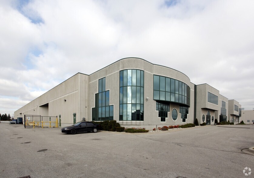 106 Aviva Park Dr, Vaughan, ON à louer - Photo de l’immeuble – Image 3 sur 5
