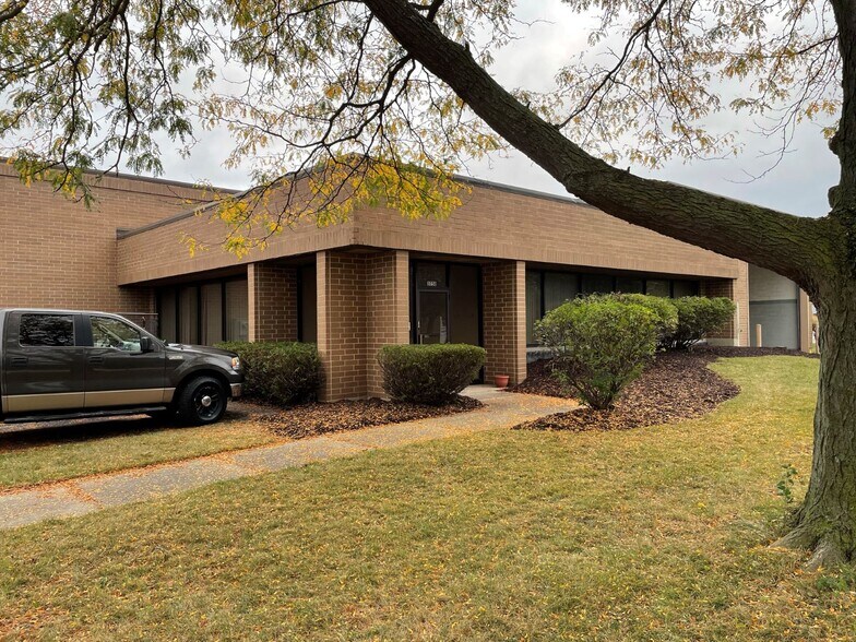 3750 Stern Ave, St Charles, IL à vendre - Photo de l’immeuble – Image 3 sur 7