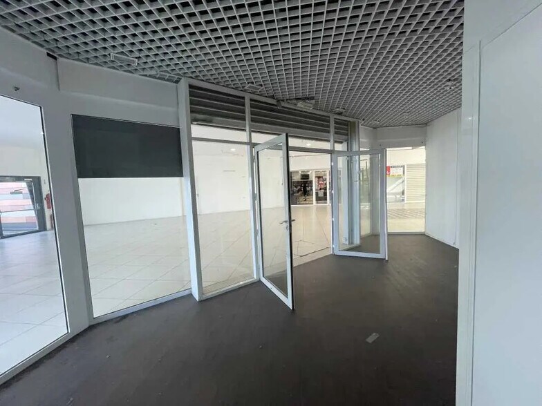 Local commercial dans Méru à louer - Photo de l’immeuble – Image 2 sur 5