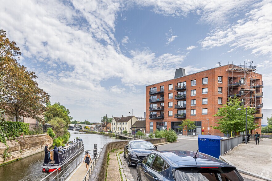 18 Gillender St, Londres à vendre - Photo de l’immeuble – Image 2 sur 6