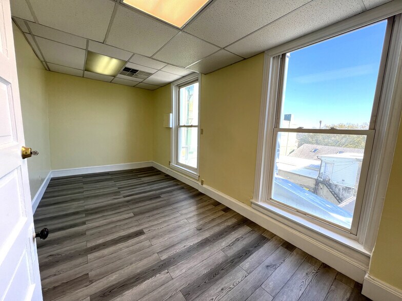 102 E State St, Kennett Square, PA à louer - Photo de l’immeuble – Image 2 sur 3
