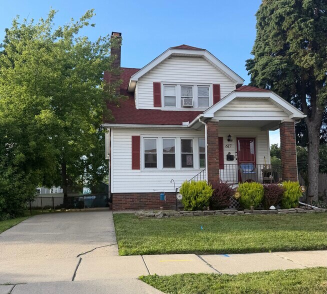 4 Unit Ferndale Multi-Family portefeuille de 1 biens à vendre sur LoopNet.fr - Photo de l’immeuble – Image 2 sur 14