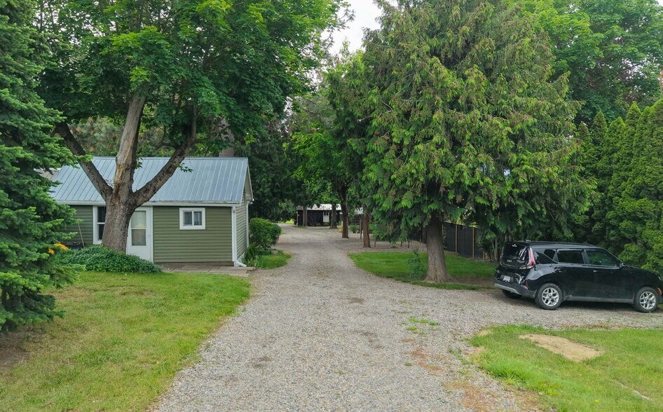 1409 Erickson St, Creston, BC à vendre - Photo de l’immeuble – Image 2 sur 6